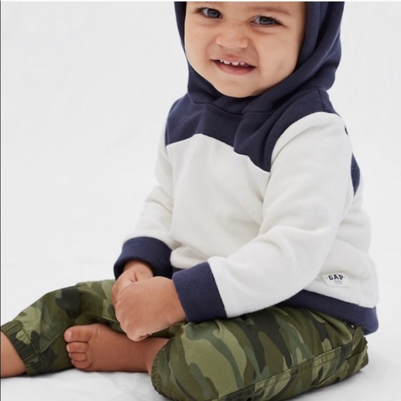 Gap Hooded Soft Sweatshirt AND Stretch Camo Pants - Picture 1 of 3